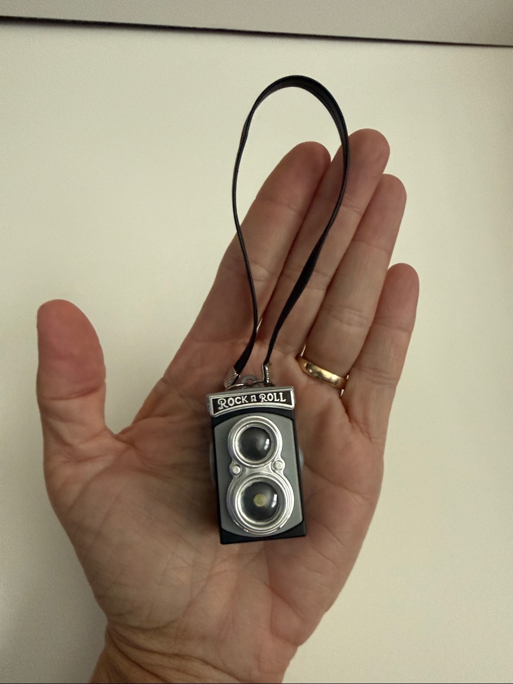 Set of 4 Miniature Vintage Style Cameras, New- Key Chain, Display Etc. - Picture 8 of 9